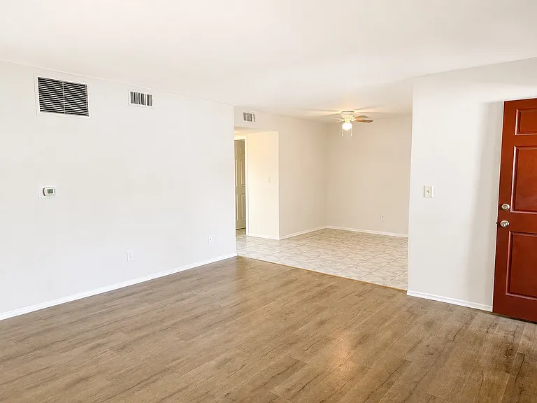 14124 Victory Blvd #102 — Photo 2