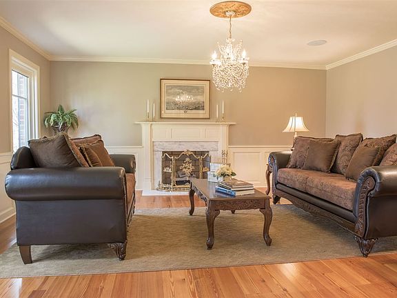 5th image of 9468 Fox Hill Dr