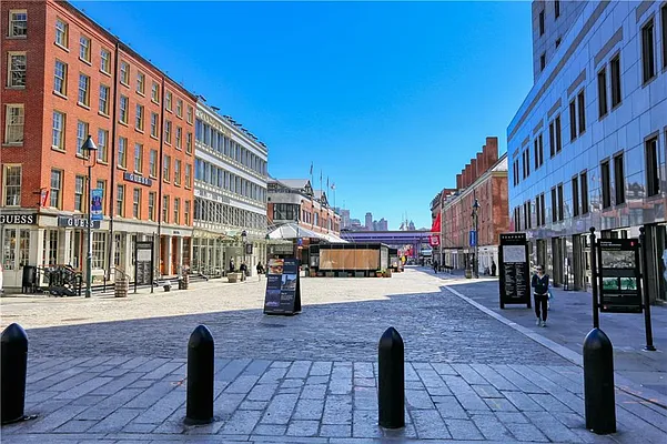 Sold by Remax Real Estate Professionals | media 17