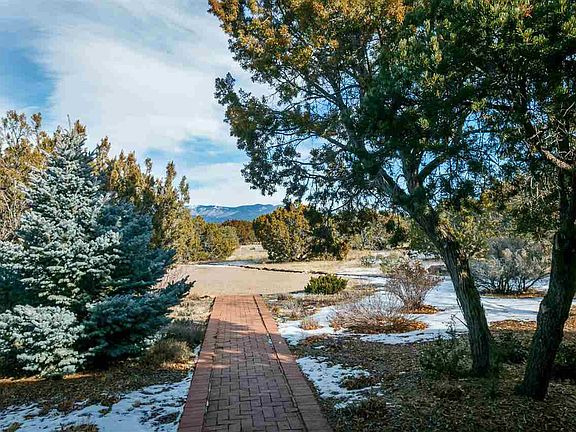 3rd image of 14 Blue Jay Dr