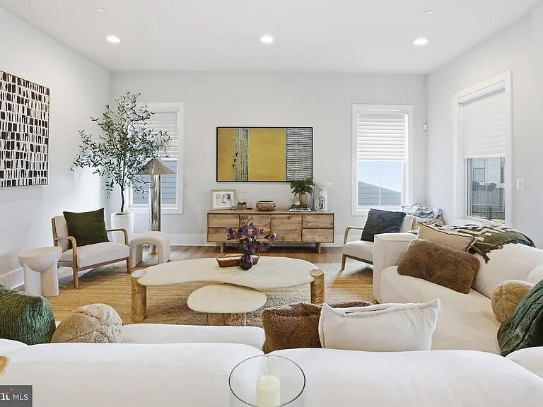 9725 Lantana Way — Photo 11