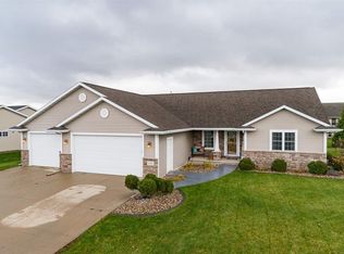535 Coonen Dr, Combined Locks, WI 54113