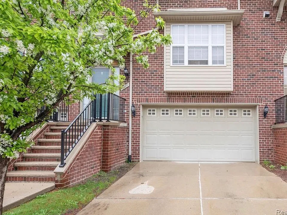 13177 Golf Pointe Dr