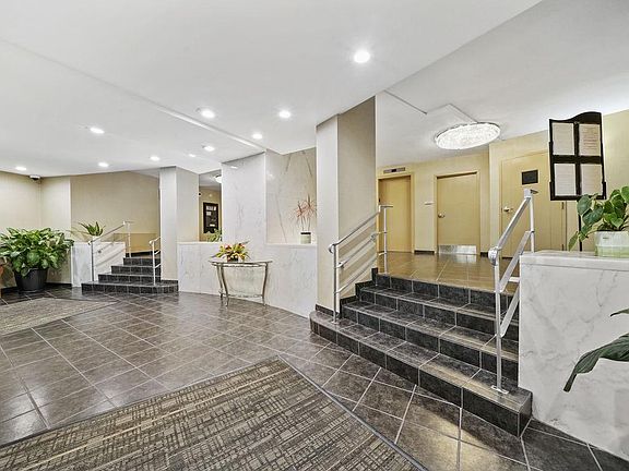 5th image of 6933 N Kedzie Ave APT 413