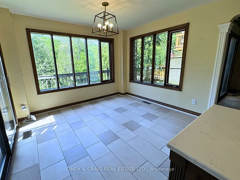 1426 Highbush Trl — Photo 9