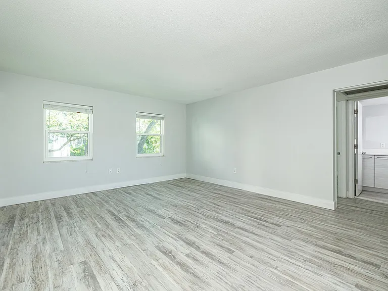6950 Avenue Des Palais #2A — Photo 8