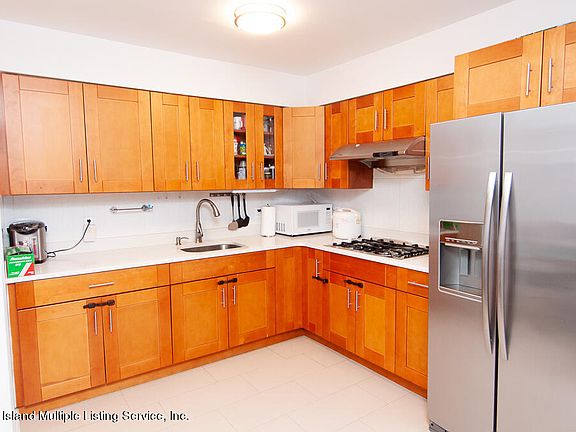 5th image of 367 Mosel Ave