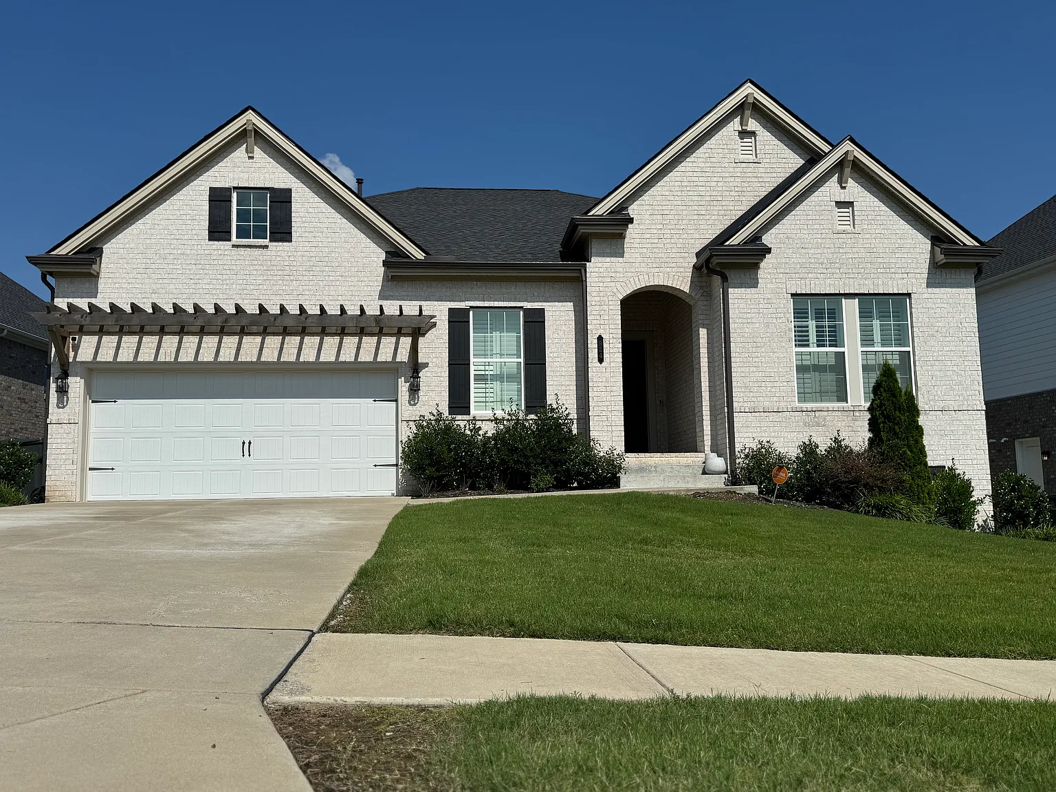 4 bed, 2500 sqft, $5,499 — Photo 1