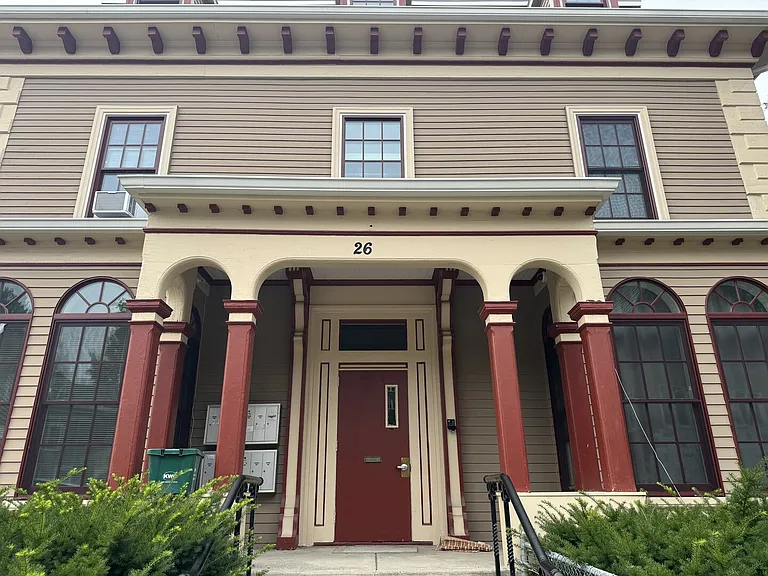 Cedar St — Photo 6