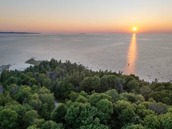 475-386 Island Woods Rd N #387, Beaver Island, MI 49782