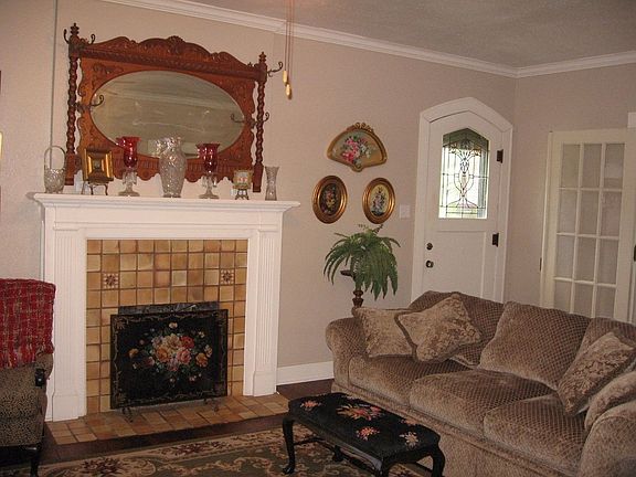 2nd image of 500 Pecan St