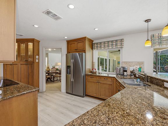 5th image of 314 Torrey Pines Point