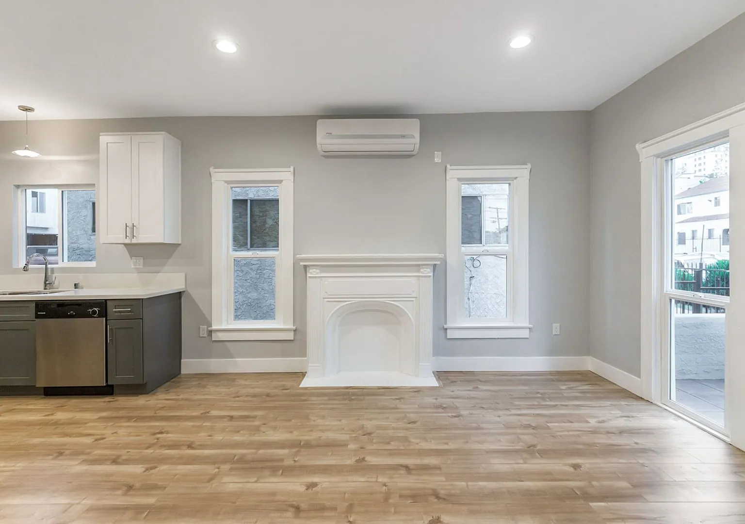 Beautiful 2 bedroom in Echo Park/Silver Lake with parking! **2 weeks off the rent — Photo 4
