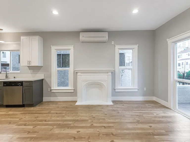Beautiful 2 bedroom in Echo Park/Silver Lake with parking! **2 weeks off the rent — Photo 4