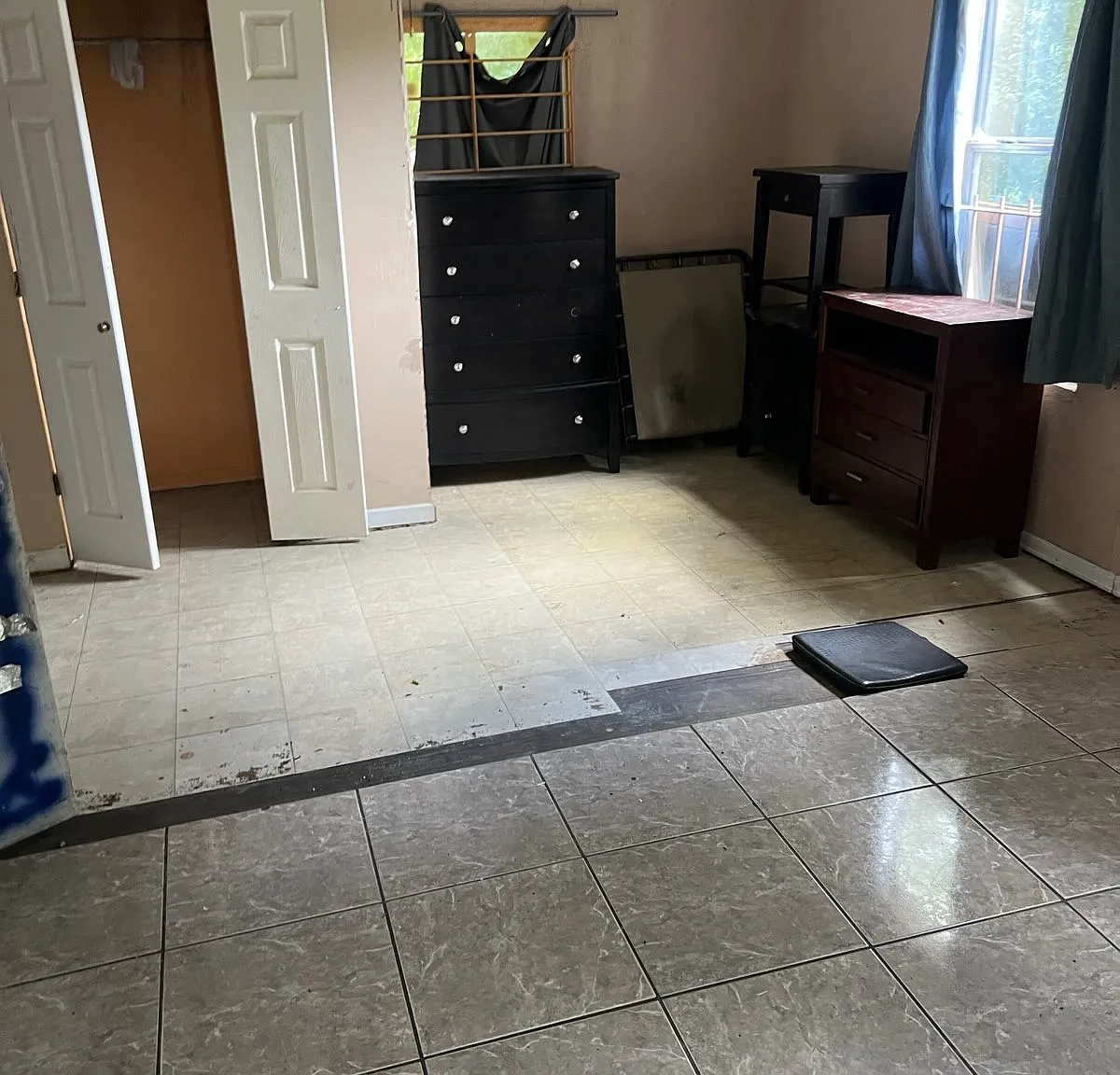 3 bed, 1000 sqft, $1,000 — Photo 1