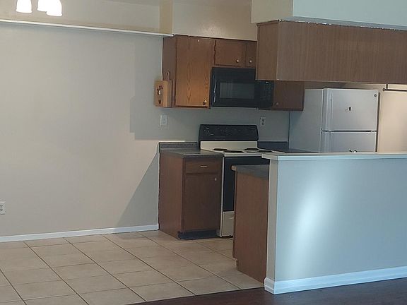 4th image of 531 Canary Ln