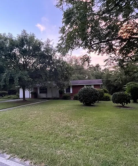 101 Irwin Dr — Photo 1