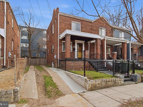 2nd image of 206 36th St SE