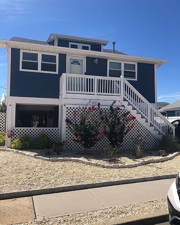 1st image of 301 Sunset Dr N