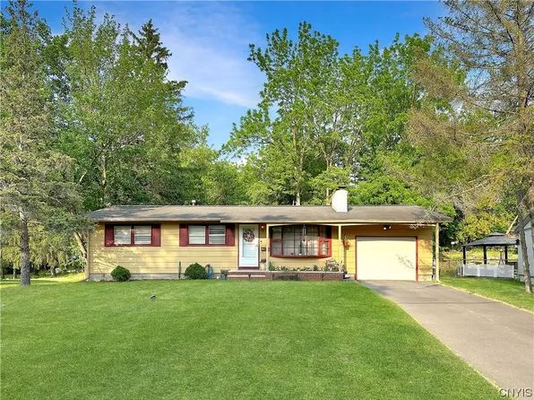 112 Longmeadow Dr, Syracuse, NY 13205