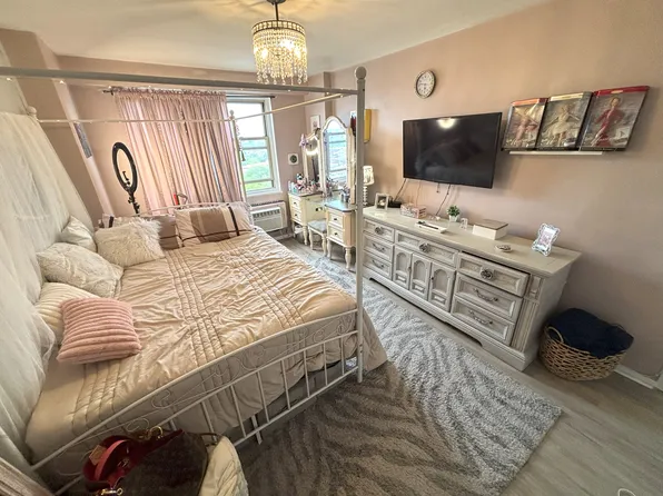 2483 West 16th Street image 18 of 26