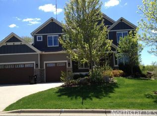 580 Lake Ridge Dr, Shoreview, MN 55126