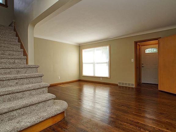 3rd image of 1790 Temple Ave