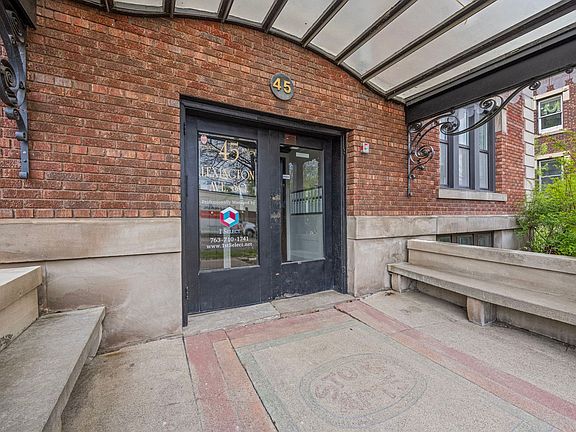 3rd image of 45 Lexington Pkwy S APT 6