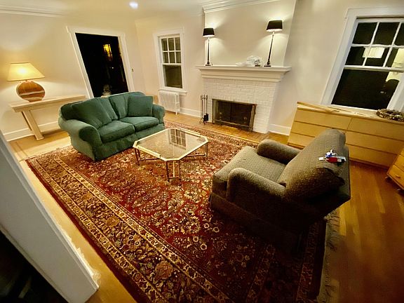 2nd image of 136 Centre St S
