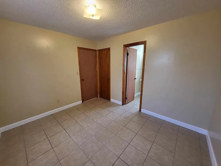 604 E Madison St — Photo 21