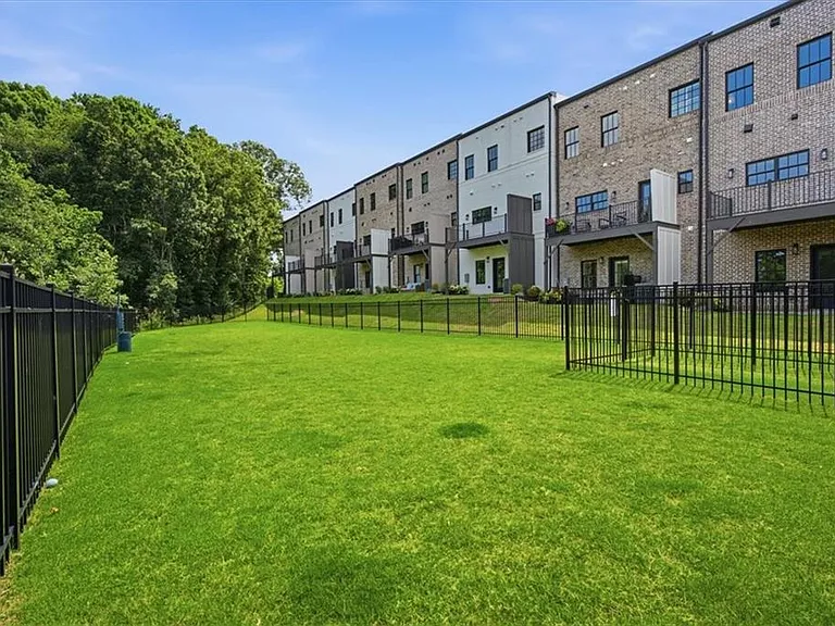 333 Sugarview Rd — Photo 32