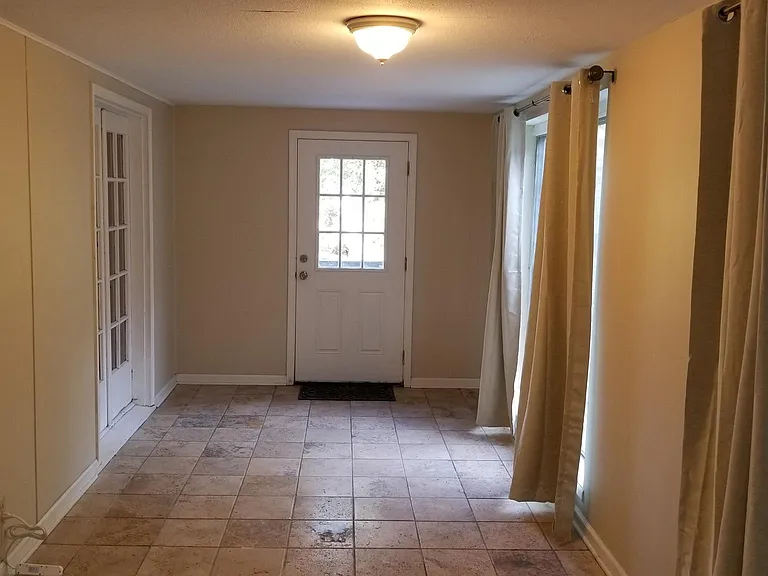 Sunroom (no heat or cool)