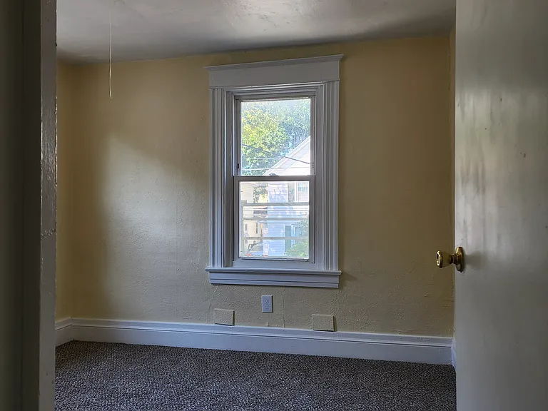 115 Sterling St — Photo 3