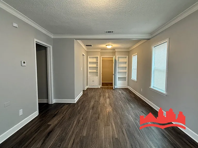 993 Gordon St — Photo 4