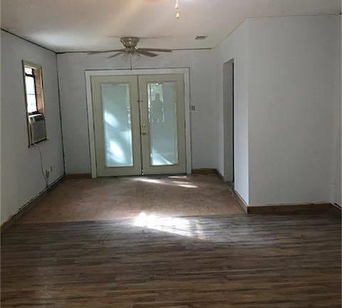 4th image of 451 N Moody Ln