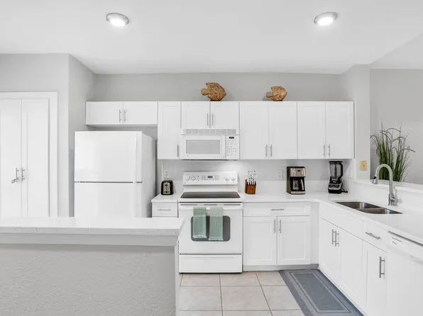 9175 Celeste Dr APT 104, Naples, FL 34113