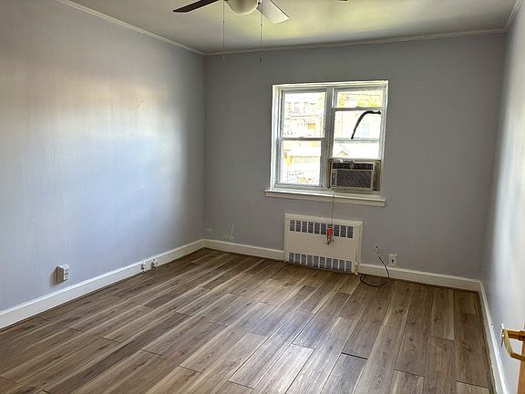 4th image of 105 E 45th St #1