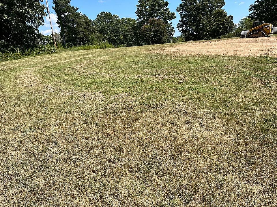 2nd image of 570 Bob Hollow Rd