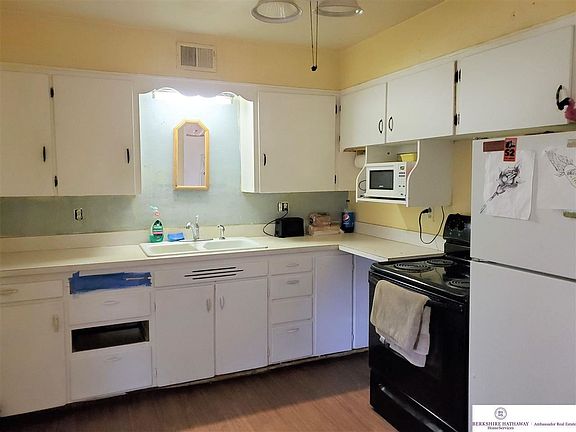 2nd image of 1125 N Broadway St
