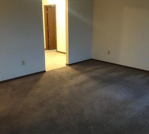 3rd image of 1668 Sandybrook Ct