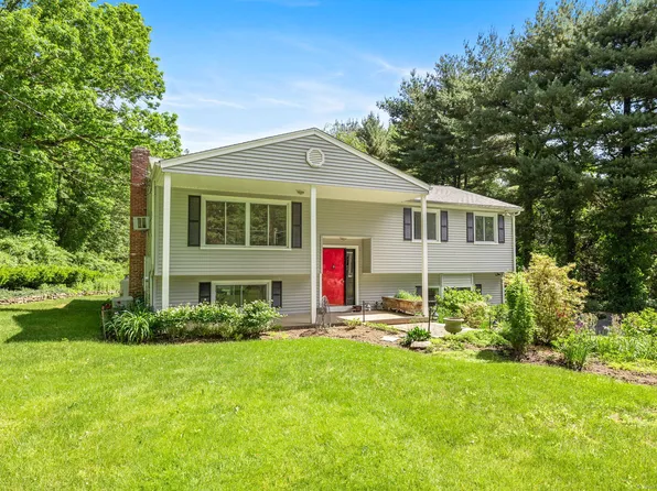 22 Little Brook Lane, Newtown, CT 06470