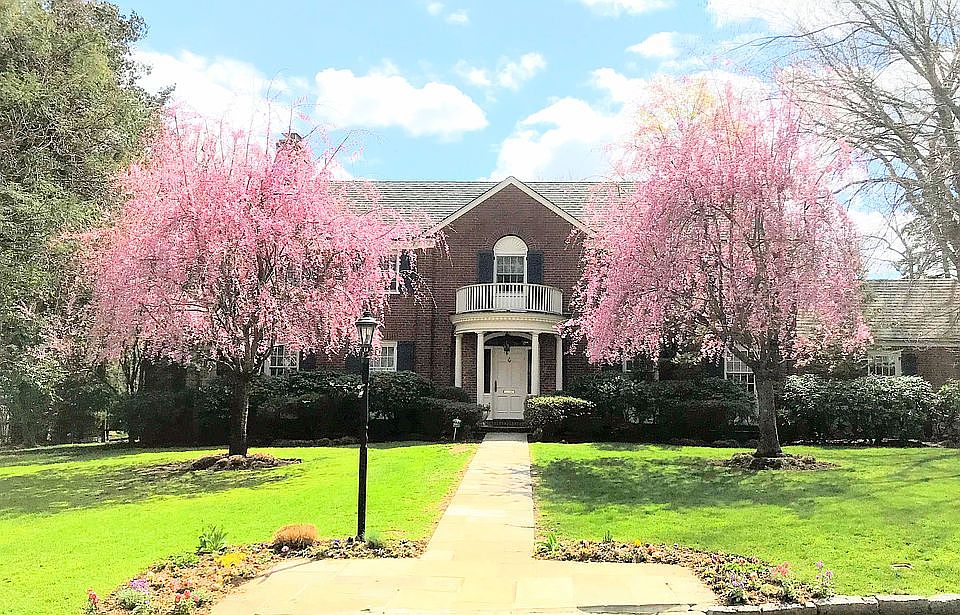 1st image of 16 Horseguard Ln