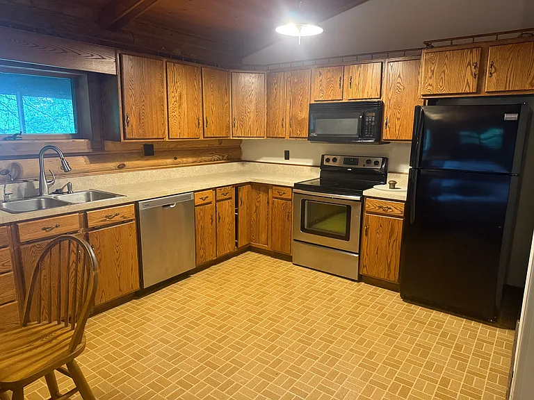 5170 Urbana Rd — Photo 10