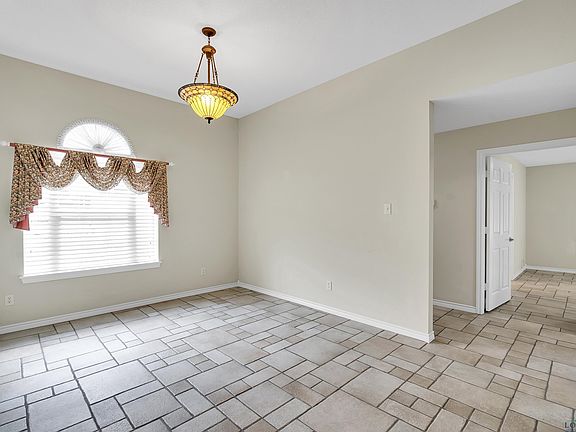 5th image of 803 Vicksburg Ct