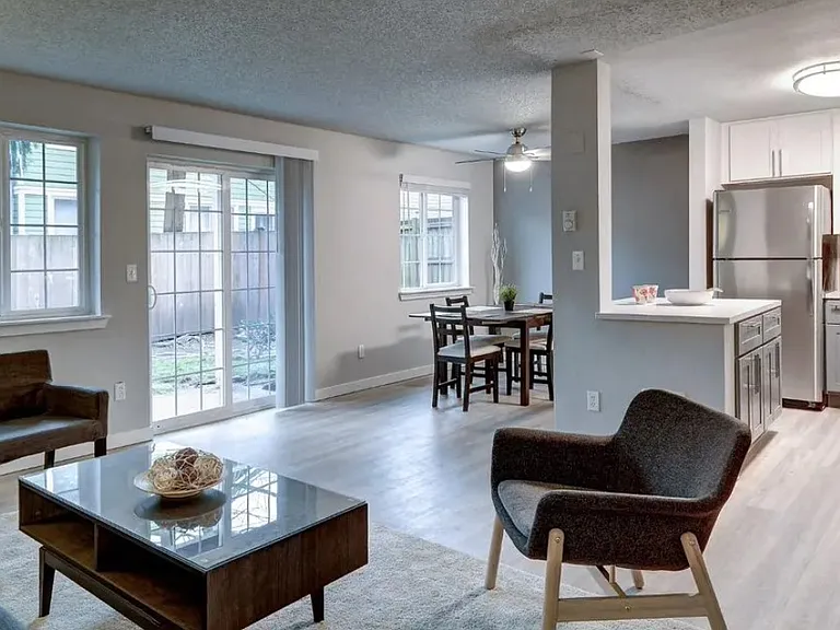 Delridge Crossing Apartments — Photo 9