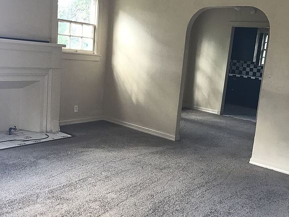 2nd image of 2524 Merwin St