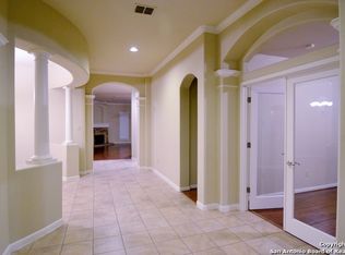 22 Cascade Gln, Hollywood Park, TX 78232