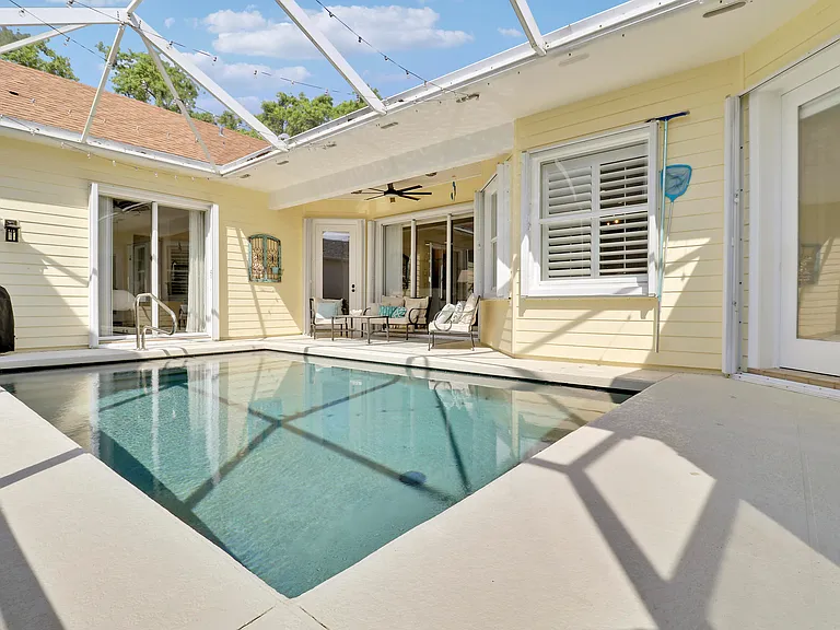 511 Sweet Bay Cir — Photo 36