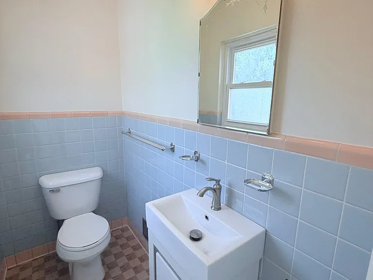 734 Harcourt Rd — Photo 16