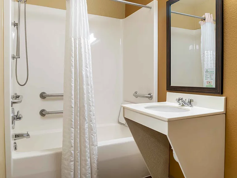 Studio Suite - 1 Queen Bed